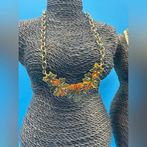 Lot of 8 Gold-Tone Chain Necklaces ‒ Layering Chains • Bulk Jewelry Supply - Picture 8 of 9